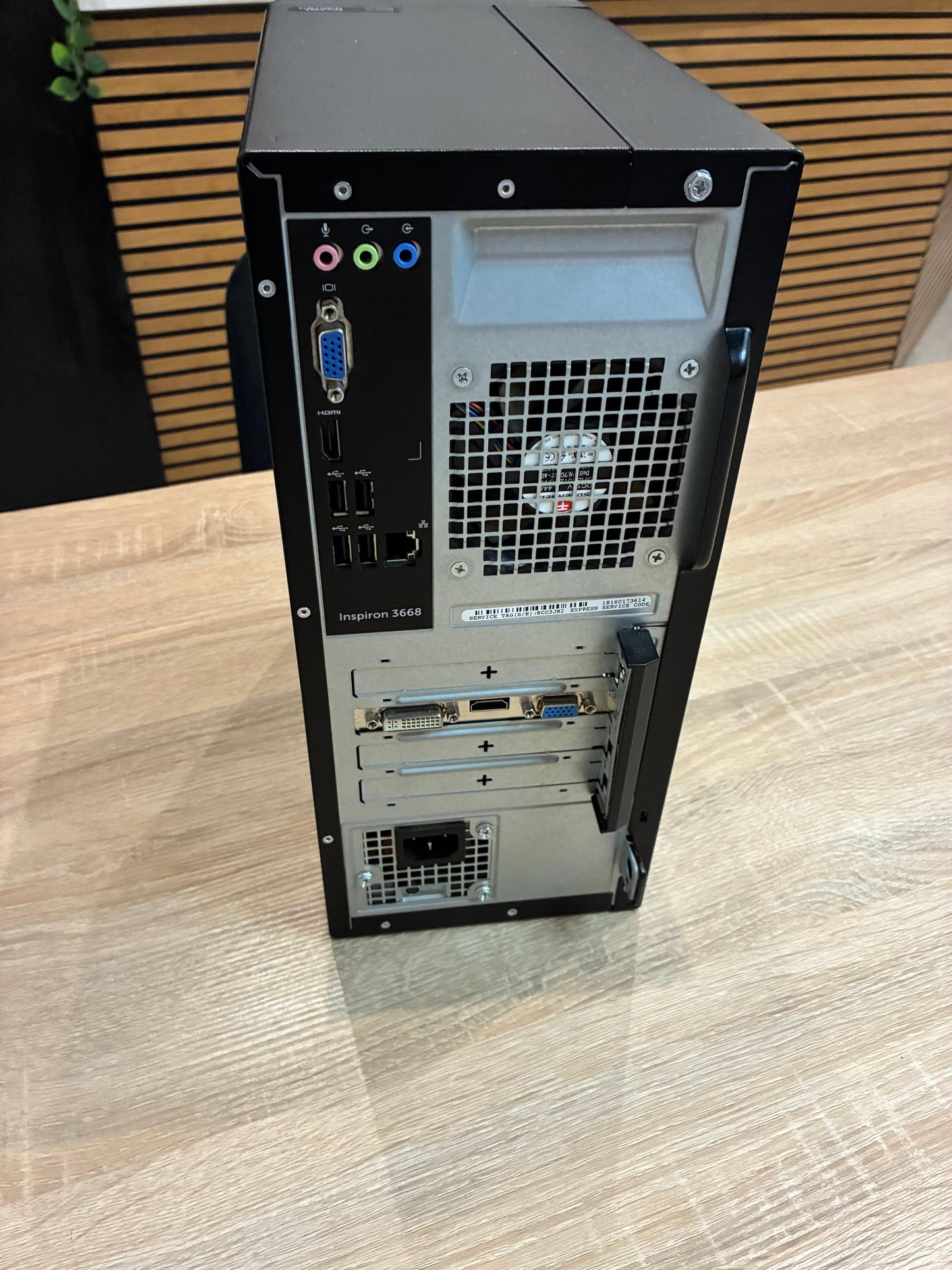 Dell Inspiron 3668 Full PC / i5 7400 / 8GB RAM / 256GB SSD / Nvidia GeForce GT610 2GB