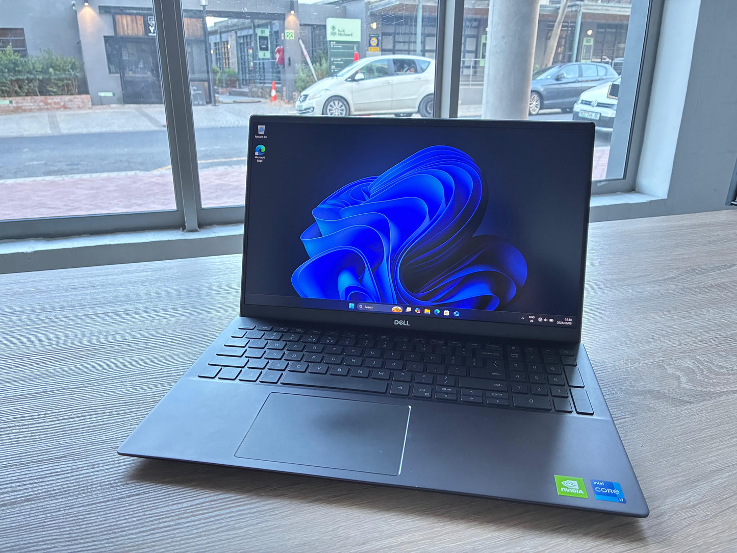 Dell Vostro 5502 i7 16GB RAM 512GB SSD