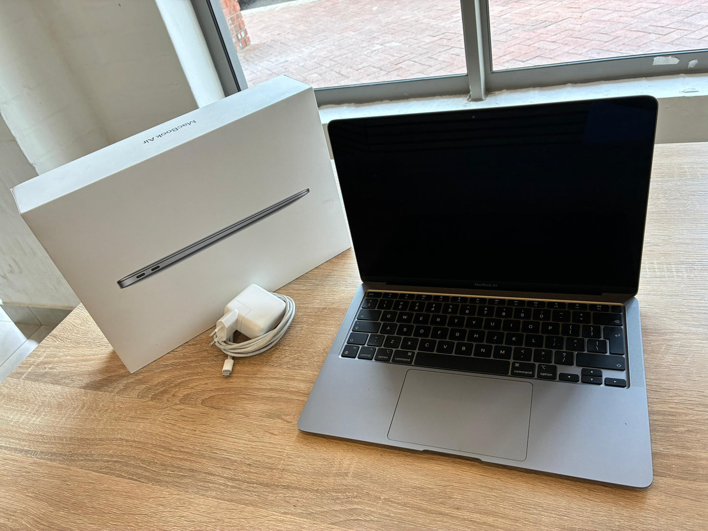MacBook Air 13-inch  Apple M1 chip  256GB  8GB - Space Grey