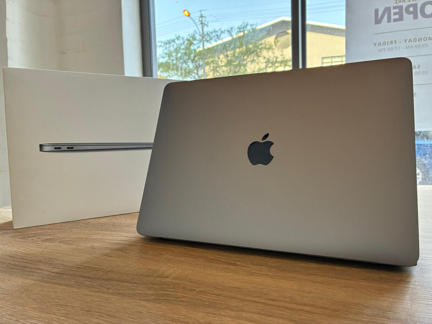 MacBook Air 13-inch  Apple M1 chip  256GB  8GB - Space Grey