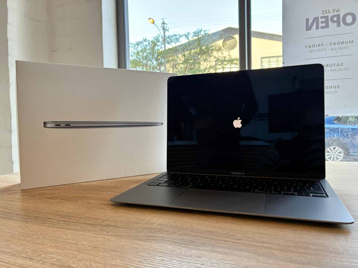 MacBook Air 13-inch  Apple M1 chip  256GB  8GB - Space Grey