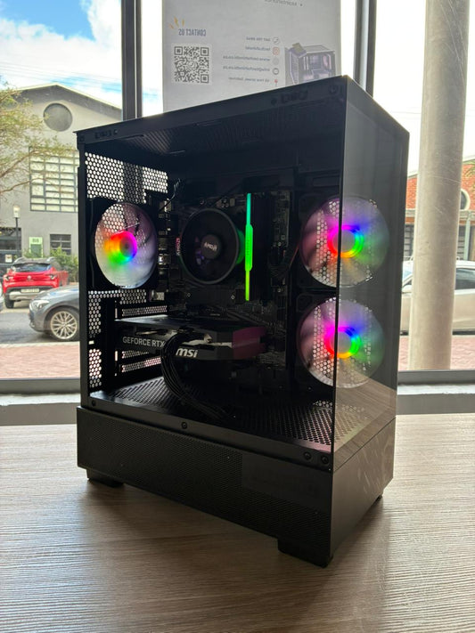 Ryzen 5 5500 / RTX 5050 8GB / MSI A520M / 16GB 3600MHz RGB / MSI PAG PANO M110A Gaming Chassis / MSI MAG 550W 80 PLUS Bronze / 500GB M.2
